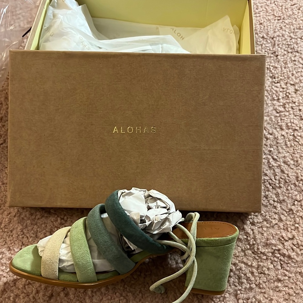 Strap sandals heels
